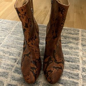 NWOT Urban Outfitters Croc Heeled Booties | Size 9